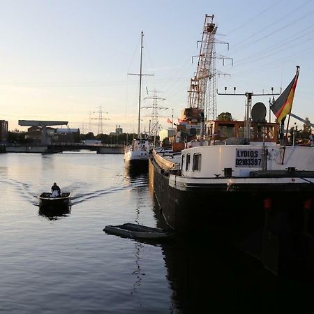 Schiffshotel "Schlafen Im Hafen" 함브루크 외부 사진